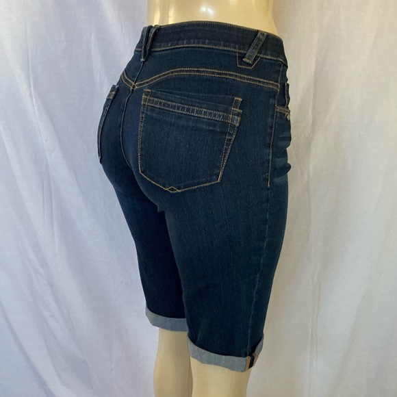 SALE!!! DEMOCRACY Jeans Tummy Control Size 6 Indigo Wash Bermuda Cuffed Hem NWOT - Picture 2 of 7